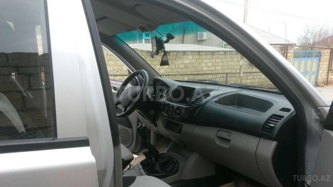 Mitsubishi L200 2010, 142,000 km - 2.5 л - Bakı