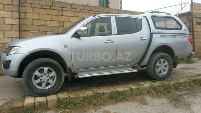 Mitsubishi L200 2010, 142,000 km - 2.5 л - Bakı