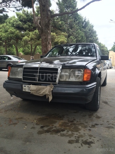 Mercedes E 230 1986, 389,000 km - 2.3 l - Bakı