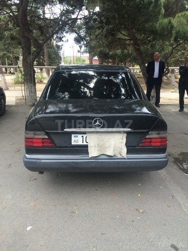 Mercedes E 230 1986, 389,000 km - 2.3 l - Bakı