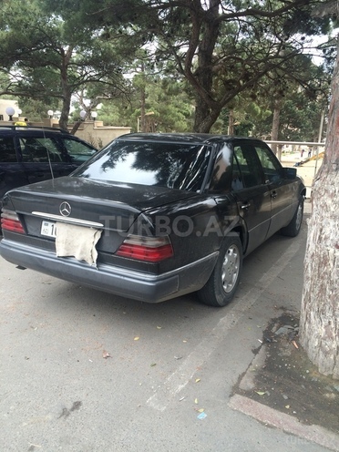 Mercedes E 230 1986, 389,000 km - 2.3 l - Bakı