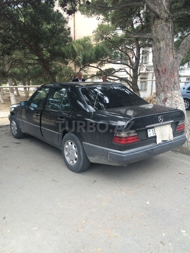 Mercedes E 230 1986, 389,000 km - 2.3 l - Bakı
