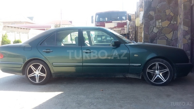 Mercedes E 220 1999, 270,000 km - 2.2 l - Sumqayıt