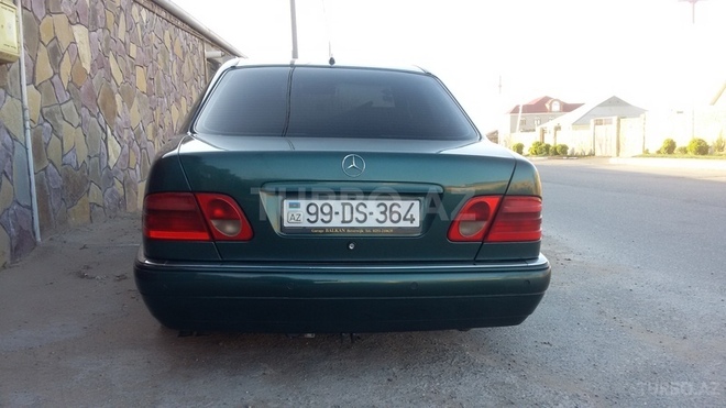 Mercedes E 220 1999, 270,000 km - 2.2 l - Sumqayıt