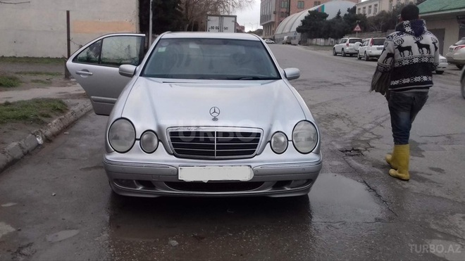 Mercedes E 220 2001, 373,000 km - 2.2 l - Bakı