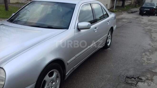 Mercedes E 220 2001, 373,000 km - 2.2 l - Bakı