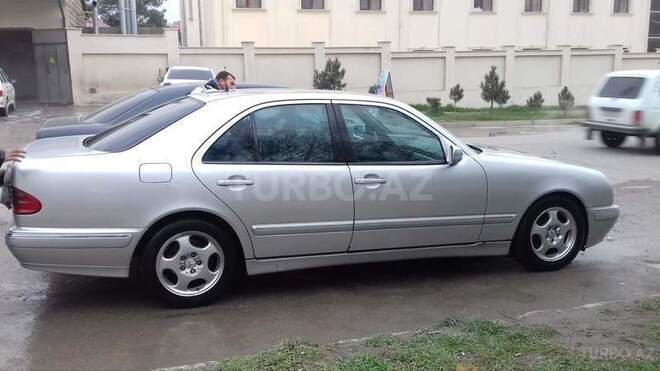 Mercedes E 220 2001, 373,000 km - 2.2 l - Bakı