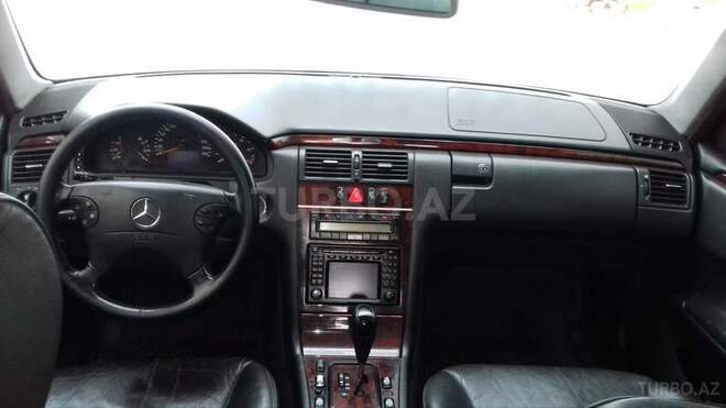 Mercedes E 220 2001, 373,000 km - 2.2 l - Bakı