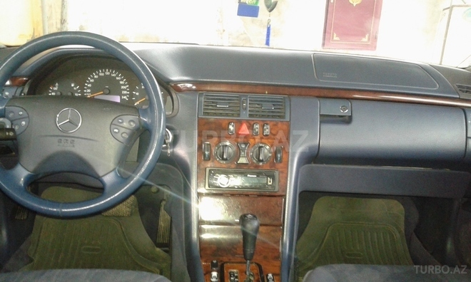 Mercedes E 220 1999, 280,000 km - 2.2 l - Saatlı