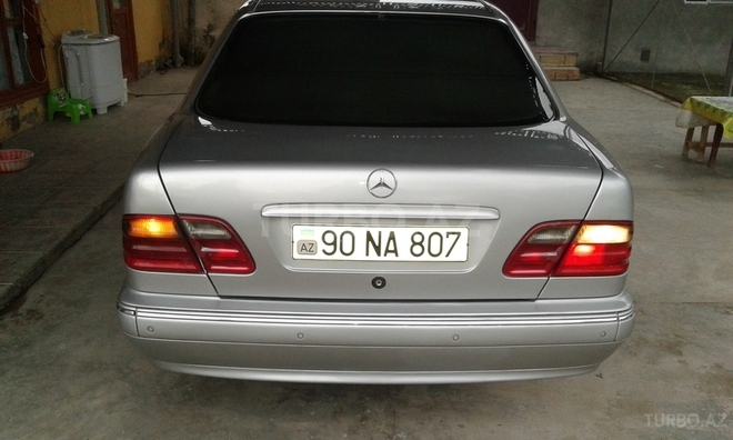 Mercedes E 220 1999, 280,000 km - 2.2 l - Saatlı