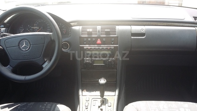 Mercedes E 240 1998, 220,000 km - 2.6 l - Bakı