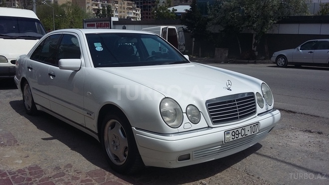 Mercedes E 240 1998, 220,000 km - 2.6 l - Bakı