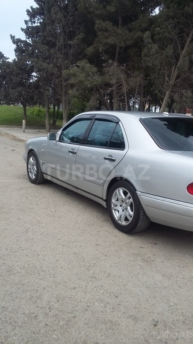 Mercedes E 240 1997, 290,000 km - 2.6 l - Bakı