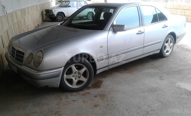 Mercedes E 220 1996, 340,000 km - 2.2 л - Bakı