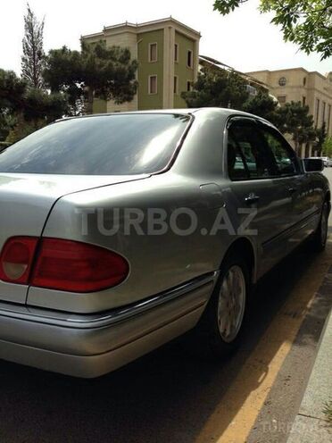 Mercedes E 240 1997, 210,000 km - 2.4 l - Bakı