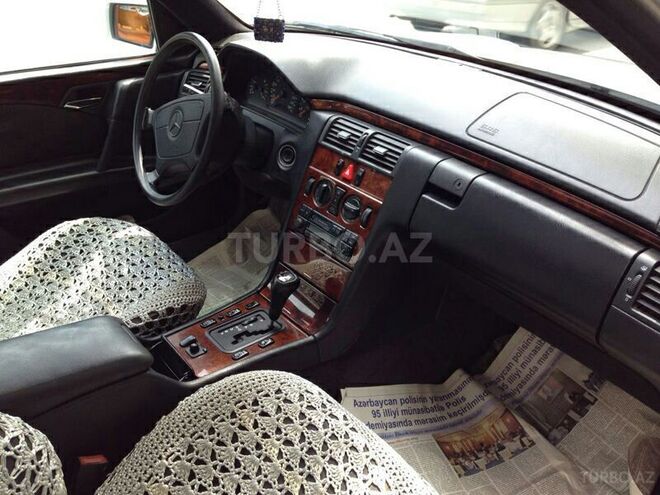 Mercedes E 240 1997, 210,000 km - 2.4 l - Bakı