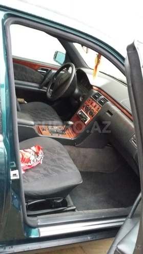 Mercedes E 240 1998, 363,241 km - 2.4 l - Sumqayıt