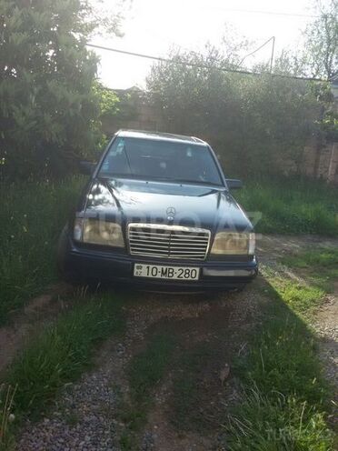 Mercedes E 280 1995, 280,000 km - 2.8 l - Sabirabad