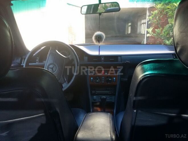 Mercedes E 280 1995, 280,000 km - 2.8 l - Sabirabad