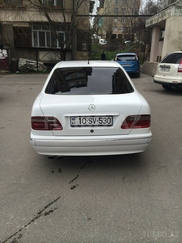 Mercedes E 240 2000, 244,530 km - 2.6 l - Bakı