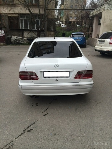 Mercedes E 240 2001, 244,530 km - 2.4 l - Bakı