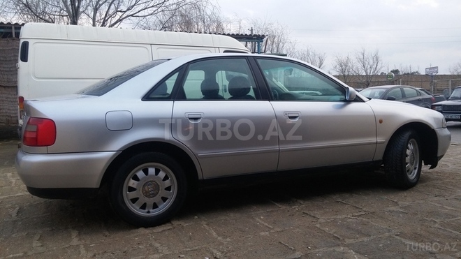 Audi A4 1997, 300,000 km - 1.8 l - Bakı