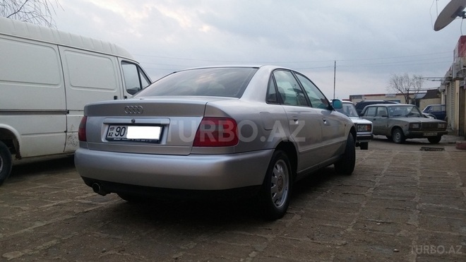 Audi A4 1997, 300,000 km - 1.8 l - Bakı