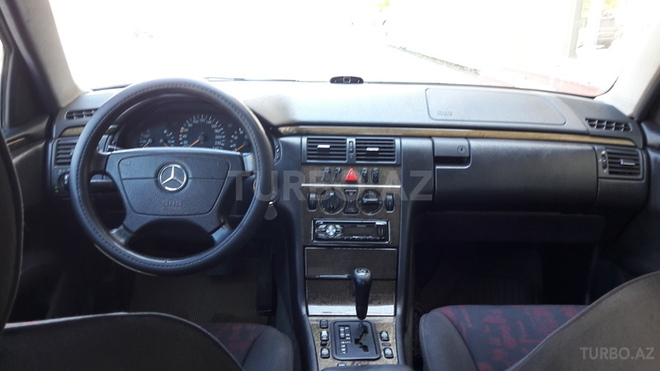Mercedes E 240 1999, 197,518 km - 2.4 l - Bakı