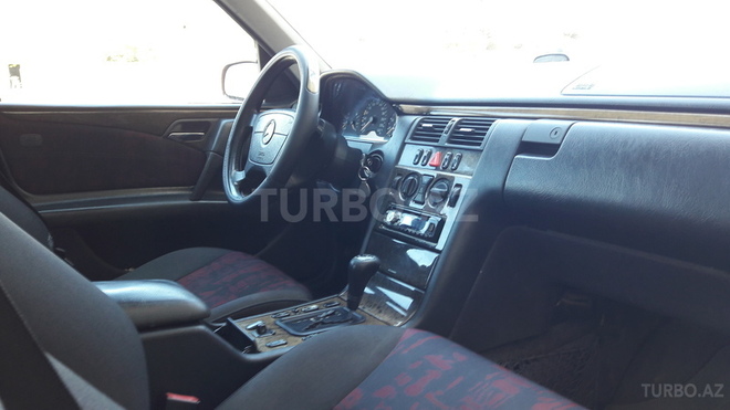Mercedes E 240 1999, 197,518 km - 2.4 l - Bakı
