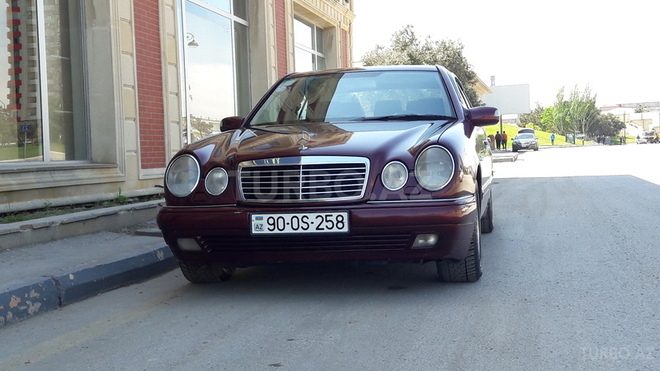 Mercedes E 240 1999, 197,518 km - 2.4 l - Bakı