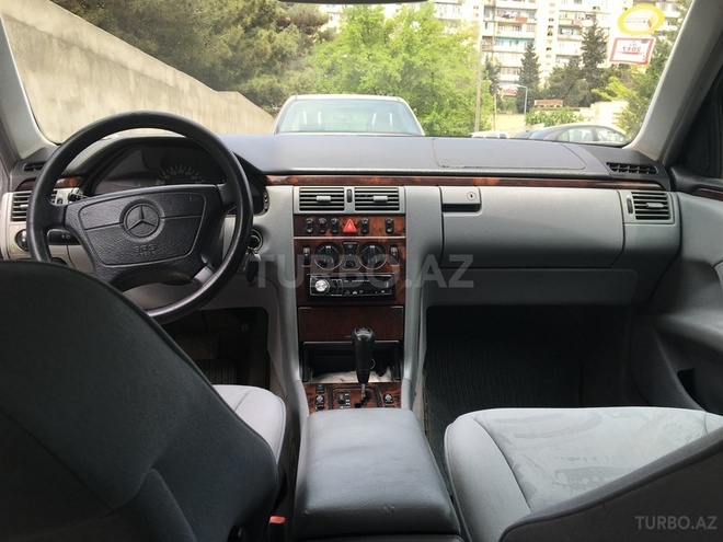 Mercedes E 240 1998, 189,000 km - 2.4 l - Bakı