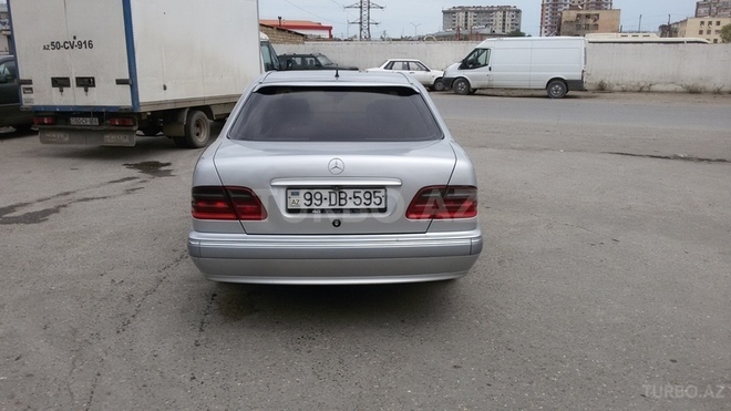 Mercedes E 220 2000, 255,123 km - 2.2 л - Sumqayıt
