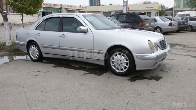 Mercedes E 220 2000, 255,123 km - 2.2 л - Sumqayıt