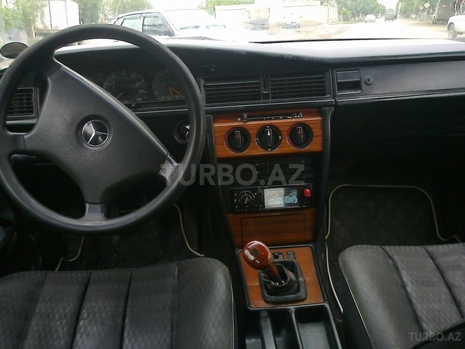 Mercedes 190 1992, 356,000 km - 2.0 l - Saatlı