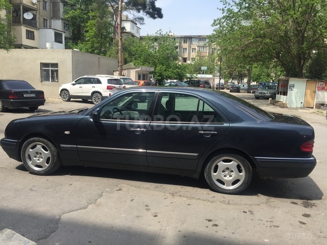 Mercedes E 240 1998, 237,412 km - 2.4 l - Bakı