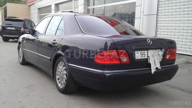 Mercedes E 220 1999, 234,000 km - 2.2 л - Bakı