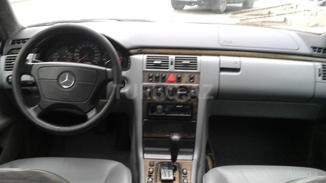 Mercedes E 220 1999, 234,000 km - 2.2 л - Bakı