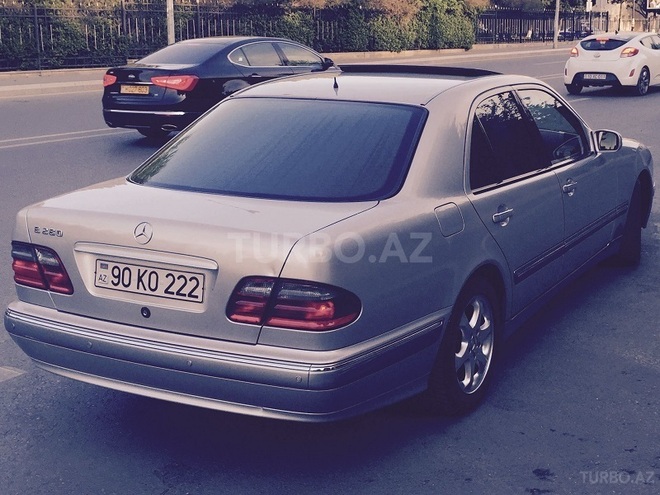 Mercedes E 280 2001, 205,555 km - 2.8 l - Bakı