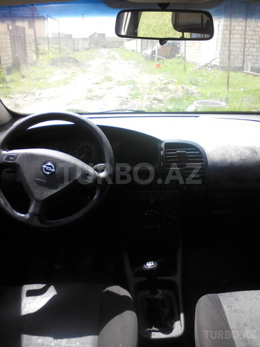Opel Zafira 2000, 240,000 km - 2.0 l - Qusar