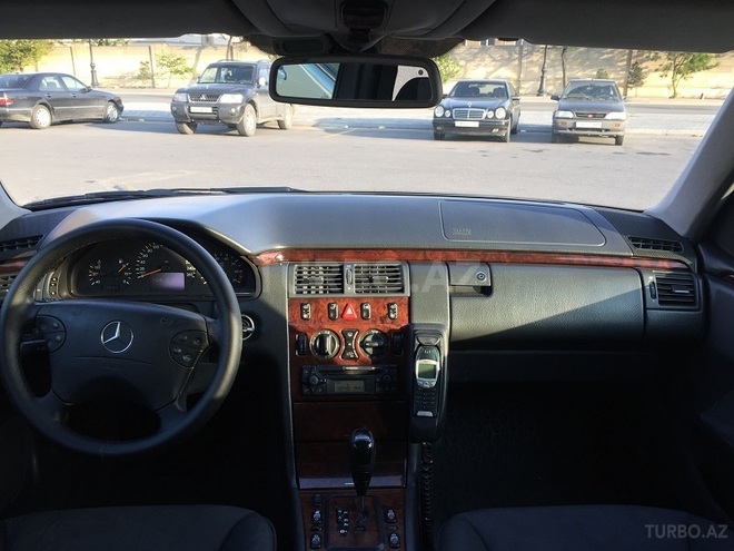 Mercedes E 280 2001, 208,500 km - 2.8 l - Bakı