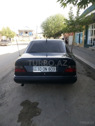 Mercedes E 250 1992, 240,000 km - 2.5 l - Beyləqan
