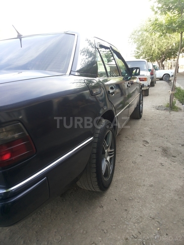 Mercedes E 250 1992, 240,000 km - 2.5 l - Beyləqan