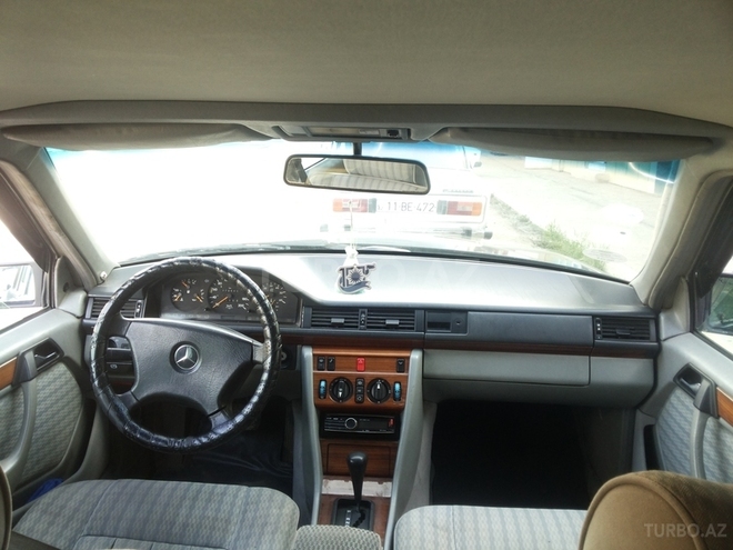 Mercedes E 250 1992, 240,000 km - 2.5 l - Beyləqan