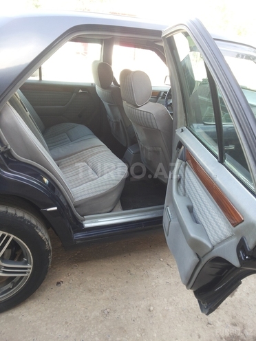 Mercedes E 250 1992, 240,000 km - 2.5 l - Beyləqan