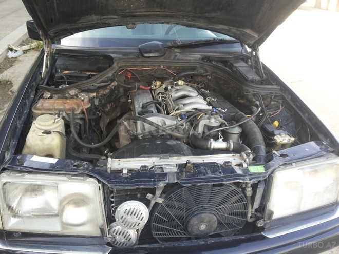 Mercedes E 250 1992, 240,000 km - 2.5 l - Beyləqan
