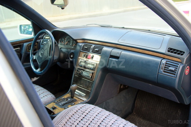 Mercedes E 230 1997, 332,160 km - 2.3 l - Bakı