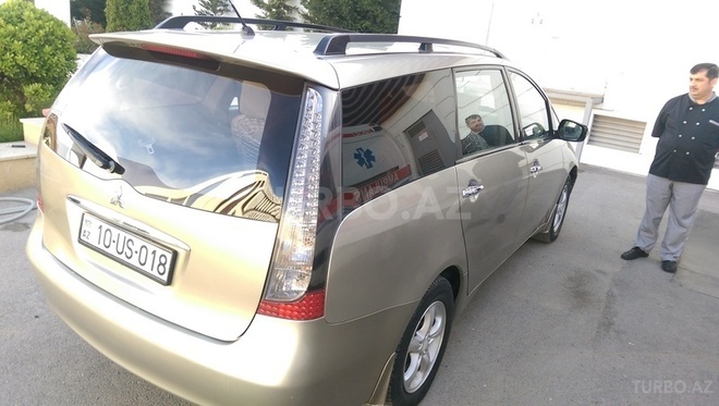 Mitsubishi Grandis 2006, 275,000 km - 2.4 л - Bakı