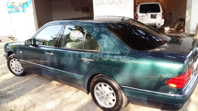 Mercedes E 240 1998, 185,500 km - 2.4 l - Bakı