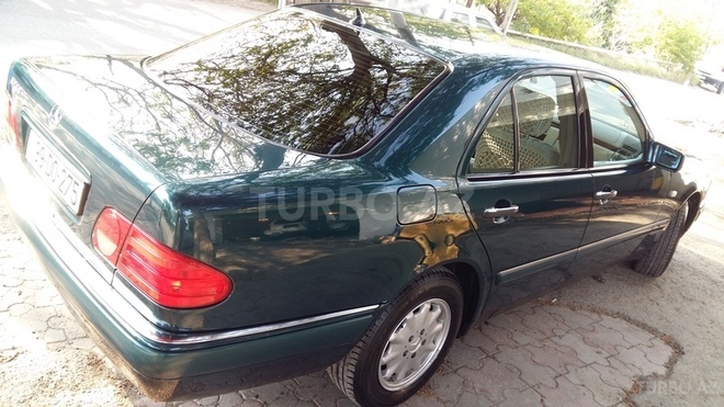 Mercedes E 240 1998, 185,500 km - 2.4 l - Bakı