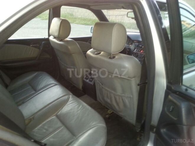 Mercedes E 230 1995, 280,000 km - 2.3 л - Bakı
